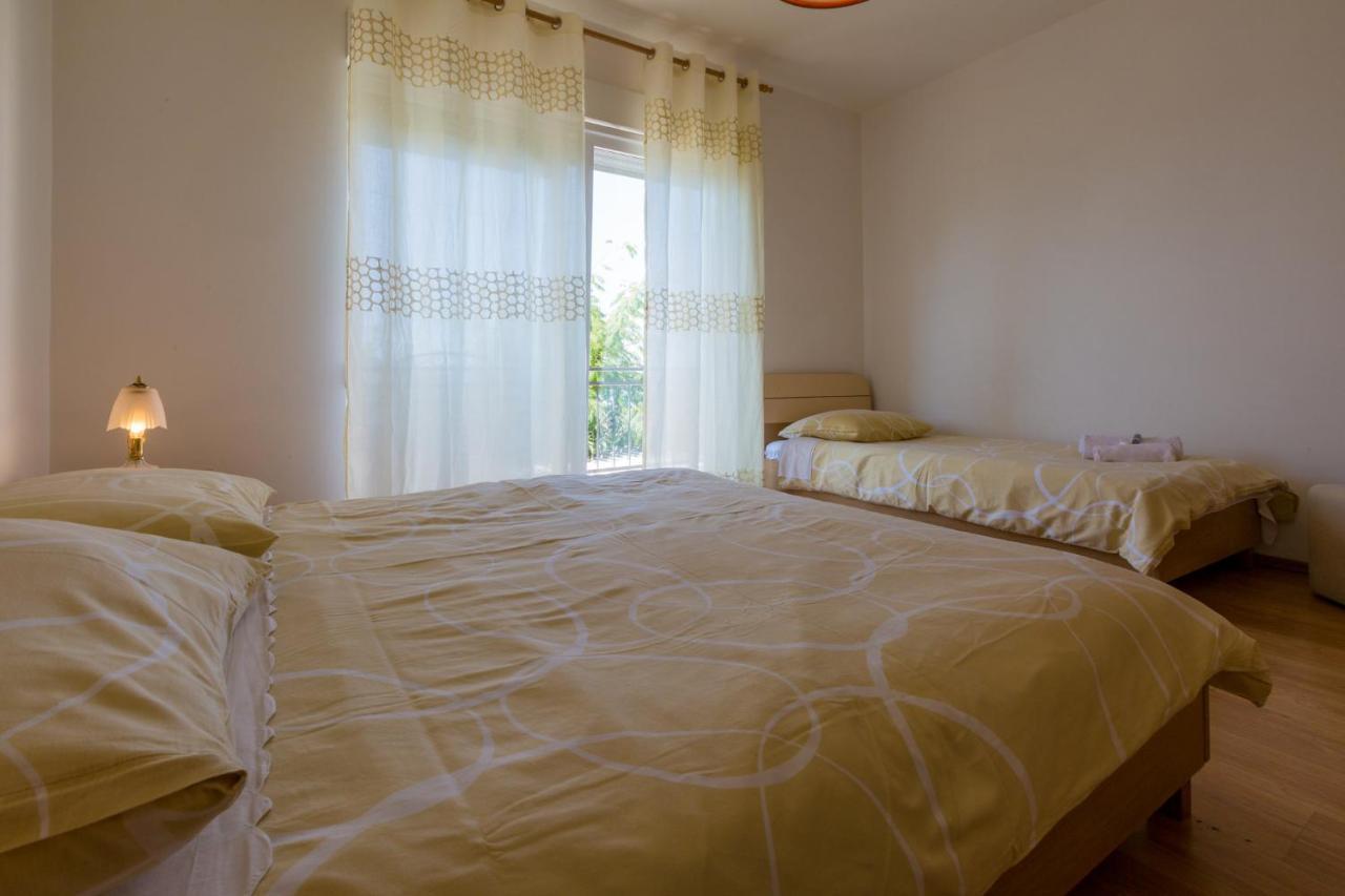 Apartments Domino R Dramalj Bagian luar foto